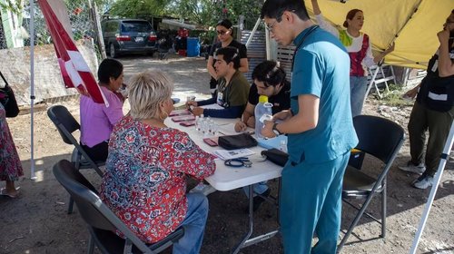 Salud y prevención llegan a familias de La Paloma en Matamoros