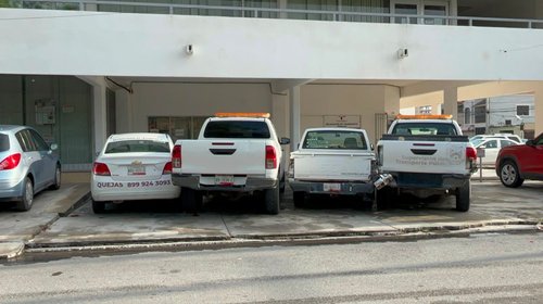 Chocan unidades oficiales estacionadas y escapan en Reynosa