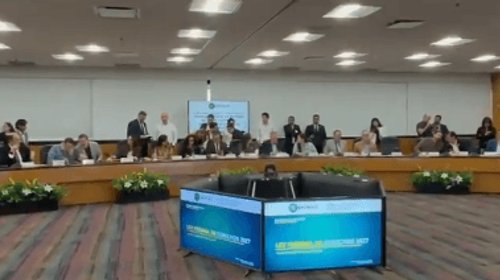 Diputados avalan Ley de Derechos 2027 con alzas de hasta 1000%
