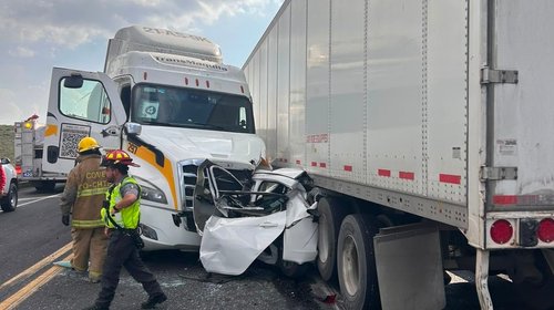 Muere conductor prensado entre dos tráileres en Ramos Arizpe 