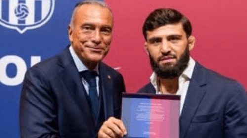 Peleador de UFC Arman Tsarukyan visita al Barcelona