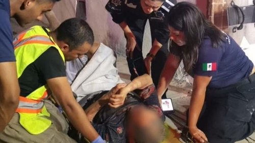 Rescatan a adulto mayor en riesgo dentro de vivienda en Saltillo