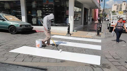 Refuerzan seguridad peatonal en calles del centro de Saltillo
