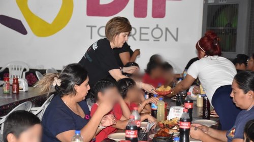 APollos DIF recibe a niñas y familias en Feria de Torreón