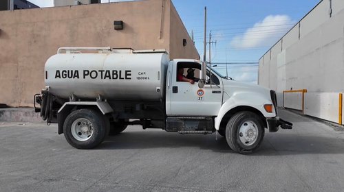 Mantiene Reynosa reparto de agua mediante pipas