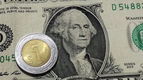 Arranca dólar octubre con fuerza sobre el peso: escala a $18.40 