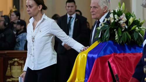 AP_25239784879262_fdd0af457b