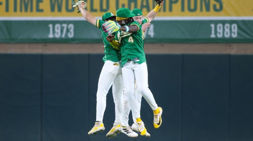 Atléticos apalean 11-2 a Piratas con noche brillante de Kurtz