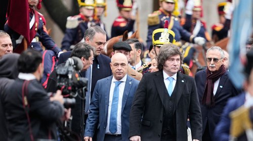 Manuel Adorni renuncia a la Jefatura de Gabinete en Argentina