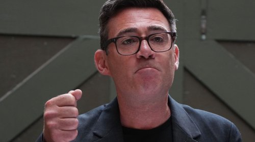 Andy Burnham promete más autonomía regional en Reino Unido