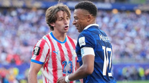 Francia investiga insultos racistas contra Mbappé