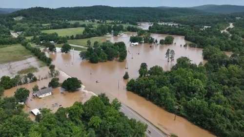Rescatan a 200 niños de summer camp en Missouri por inundaciones