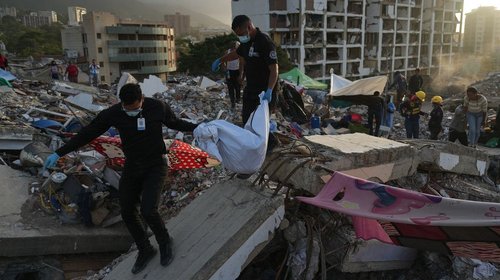 Asciende a casi 5,000 muertos por sismos en Venezuela
