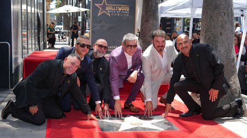 Recibe Intocable estrella en el Paseo de la Fama de Hollywood
