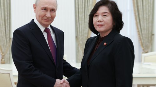 Recibe Putin a canciller norcoreana y agradece apoyo en guerra