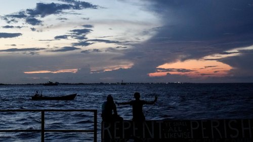 Suben a 72 los muertos por naufragio de ferry en Guyana