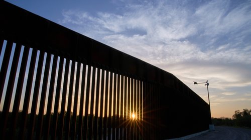 Juez permite construir muro fronterizo en reserva de Arizona