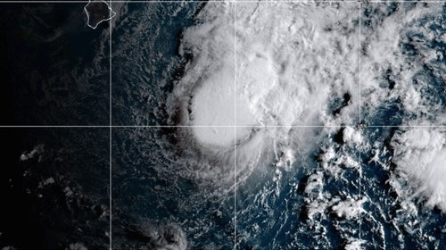 Tormenta 'Moke' amenaza Hawái con lluvias y fuertes vientos