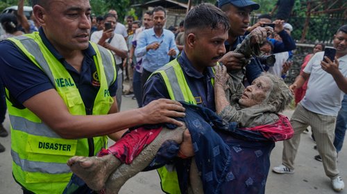 Aumenta a 1,330 los desaparecidos por riada en China y Nepal
