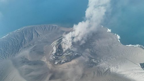 Reanudan vuelos en Yakarta tras erupción del Anak Krakatoa