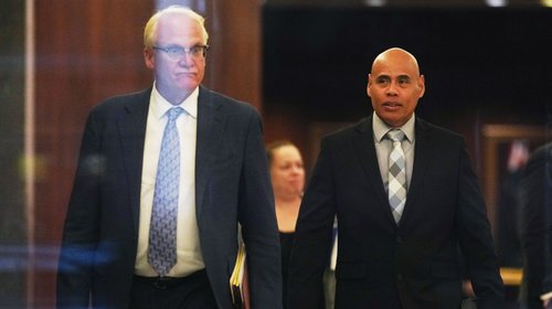 Agente del ICE se declara inocente de mentir al FBI