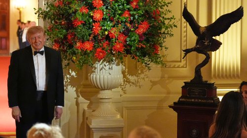 Regala Trump a Xi estatua de águila calva durante cena de Estado