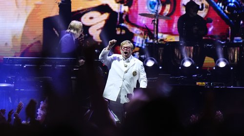 Elton John emociona al público mexicano en concierto de despedida