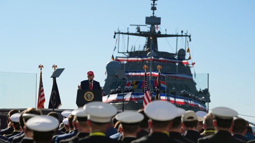Anuncia Trump proyecto para expandir la fabricación de submarinos