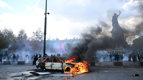 Siguen las protestas en Francia, suman 272 detenidos y saqueos