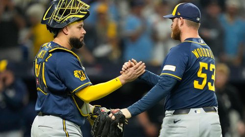 Cerveceros aplastan 10-1 a Rays y acarician primer Serie Mundial
