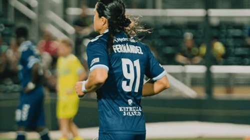 Actor Cristo Fernández debuta como futbolista profesional