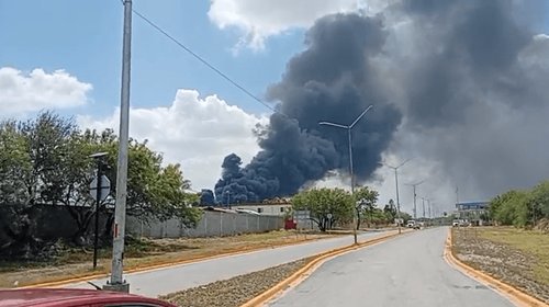 Desalojan a 300 personas por incendio en aceitera de Zuazua