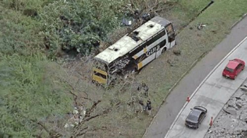 Autobús turístico vuelca y deja 10 fallecidos en Río de Janeiro