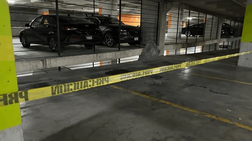 Acordonan estacionamiento donde cayó menor en San Pedro