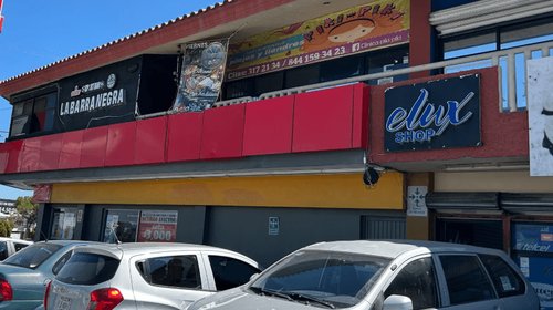 Investigan muerte de mujer tras caer por escaleras en bar