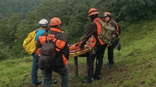 Hombre muere tras presunta caída en barranca de Veracruz