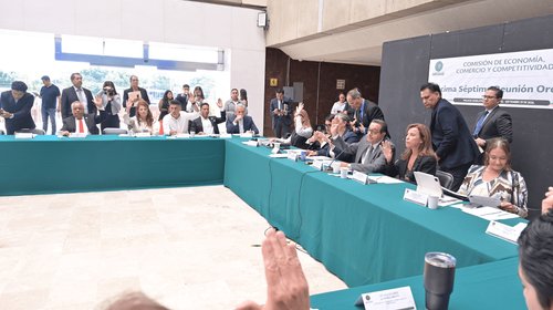 Ley antimemes avanza; prevé multas de más de $4 millones