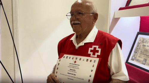 Reconocen 55 años de voluntariado de Alejandro Soto López