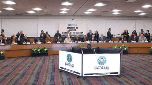 Comisión de Justicia de Diputados aprueba la “Ley Antimemes” 