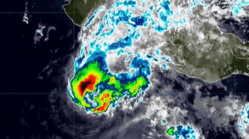 Huracán Vance amenaza con lluvias fuertes en el Pacífico