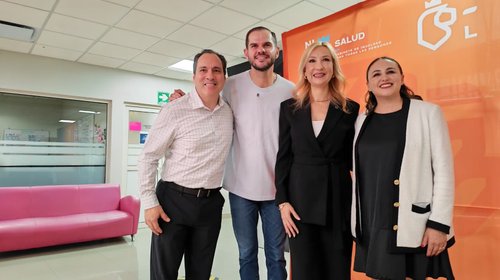Alumnas del centro comunitario Cemex visten a mujeres con cáncer