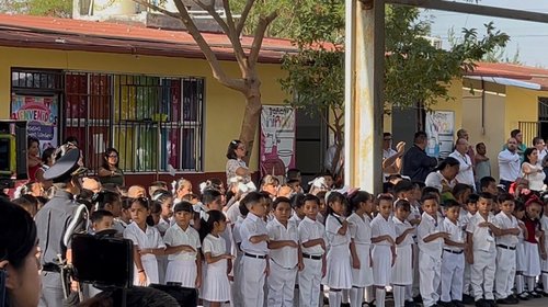 Padres señalan falta de maestros en Matamoros; autoridades niegan
