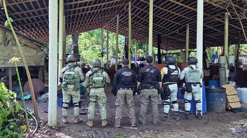 Decomisan_900_kilos_de_droga_y_armas_tras_operativo_en_Chiapas_090987fc9c
