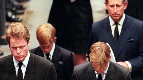 Buckingham responde a las memorias del hermano de Diana