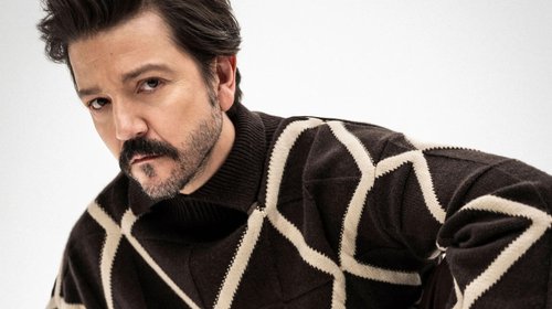 Diego_Luna_con_sueter_negro_0ff9a1e576