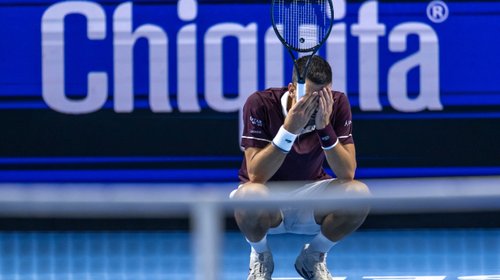 Djokovic se queda a un título de Federer tras perder Basilea