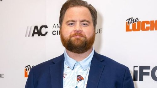 Paul Walter Hauser revela el significado de su misterioso pin
