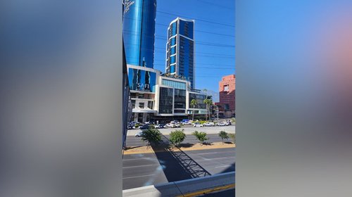 Hallan persona sin vida en hotel de San Pedro; se habría aventado