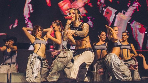 Desata Young Miko euforia en concierto en la Arena Monterrey