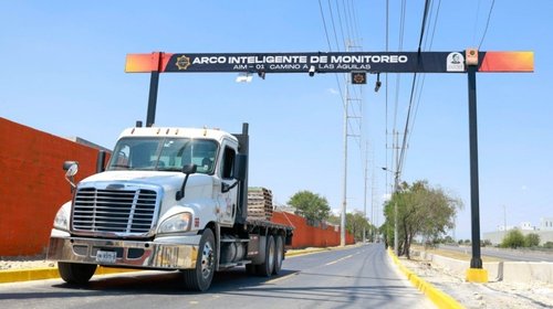 Estrena Juárez arco inteligente y asegura un vehículo robado